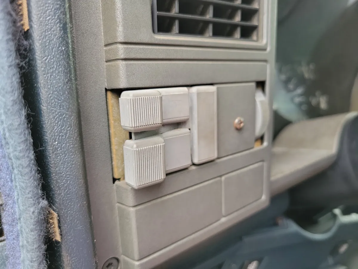 1993 Chevrolet C2500 Chassis Base (STD is Estimated) thumbnail 14