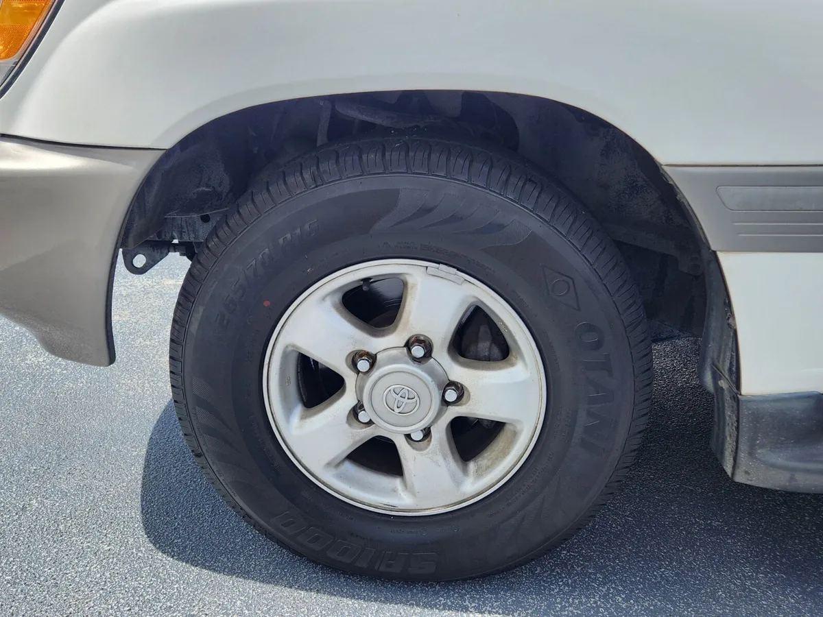 1999 Toyota Land Cruiser Base thumbnail 11