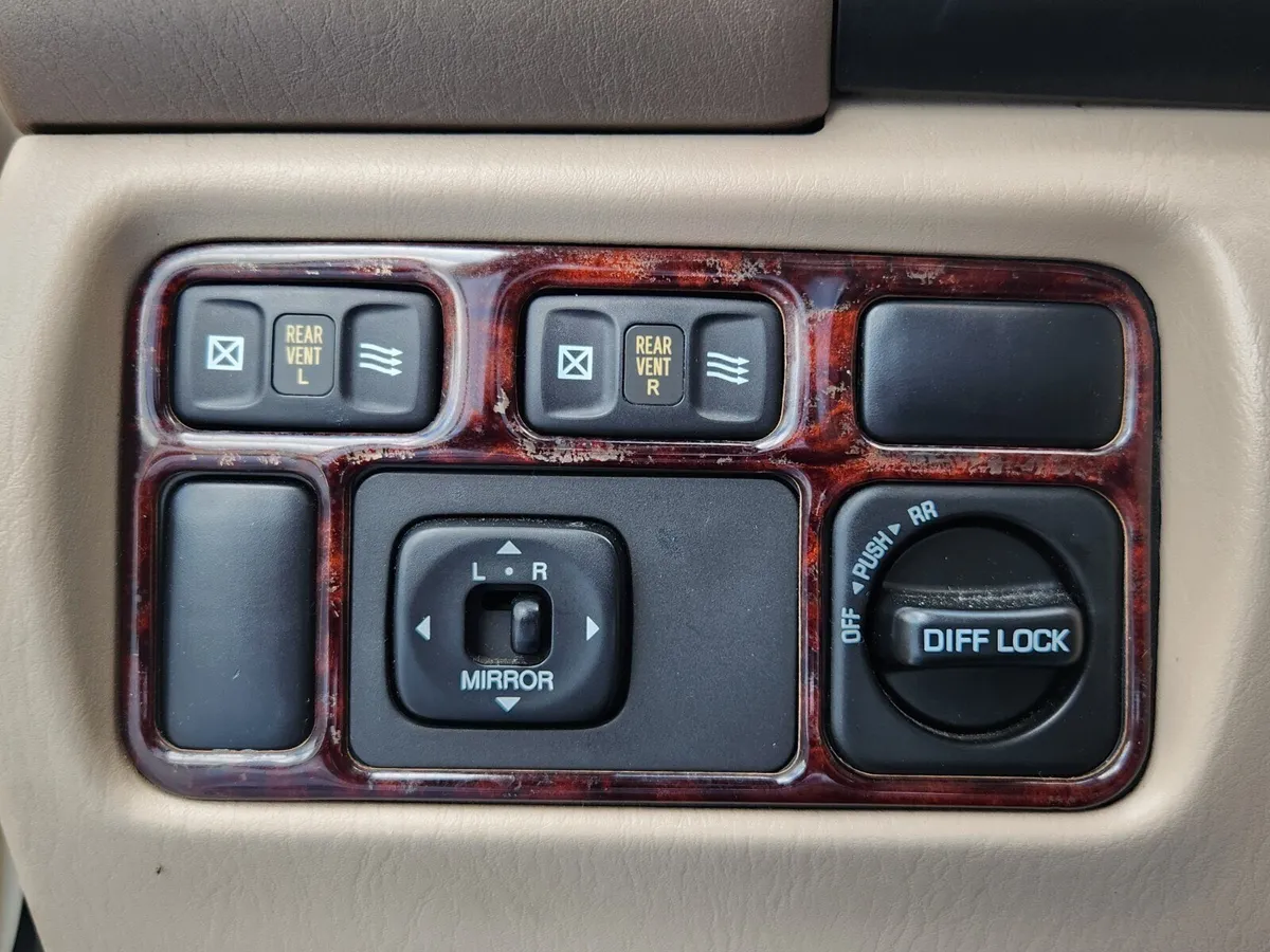 1999 Toyota Land Cruiser Base thumbnail 27