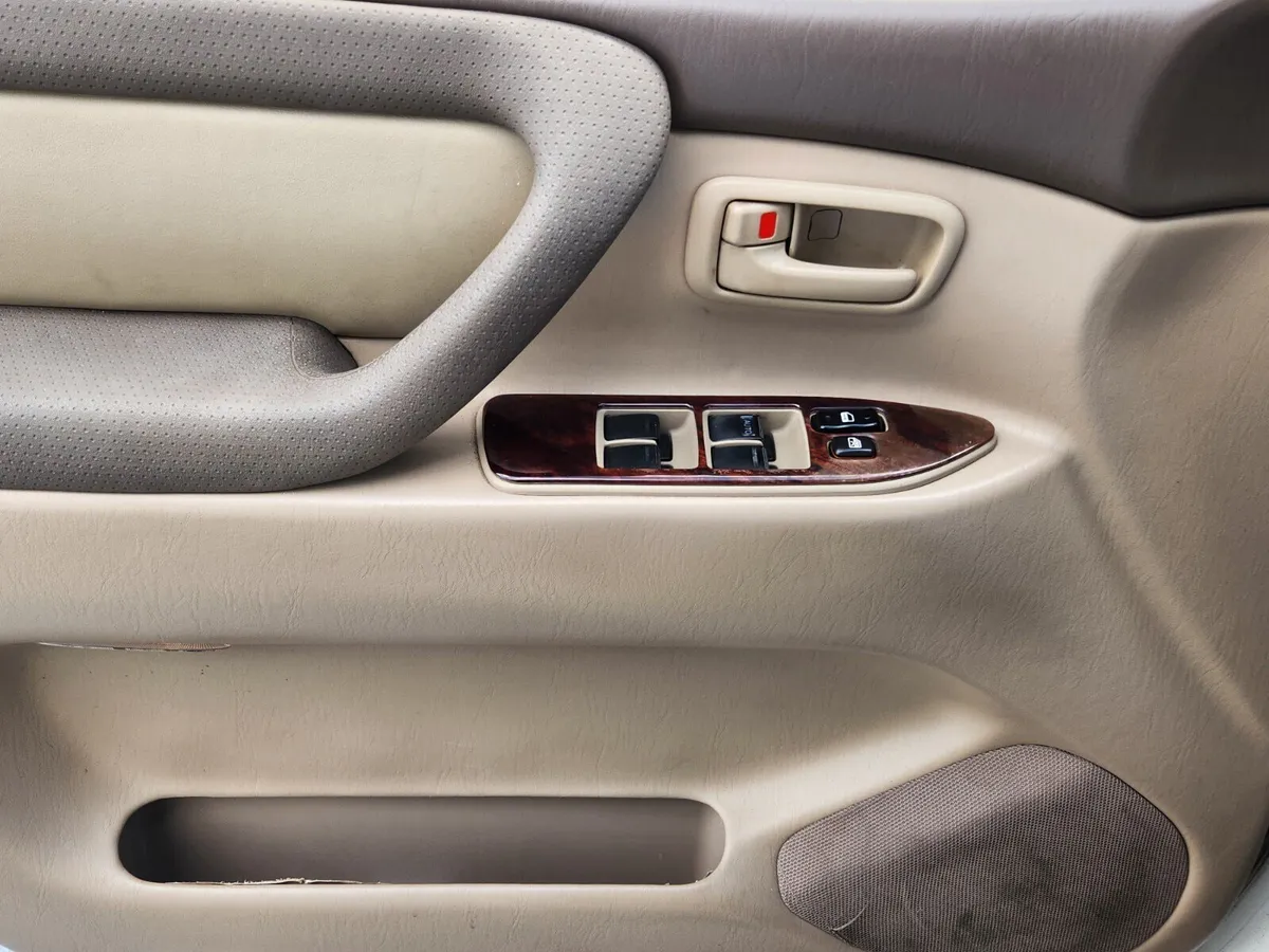 1999 Toyota Land Cruiser Base thumbnail 28