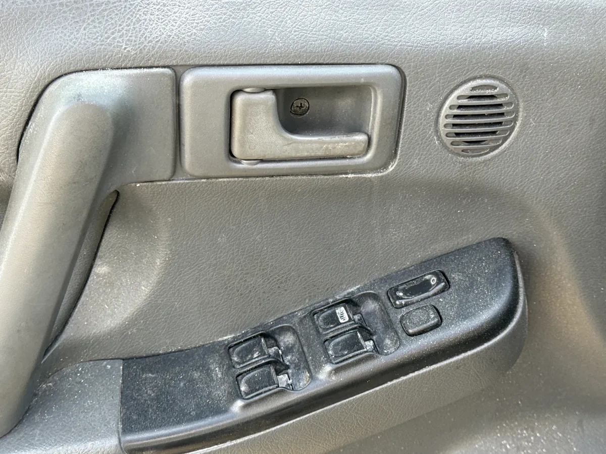 2001 Isuzu Rodeo S thumbnail 16