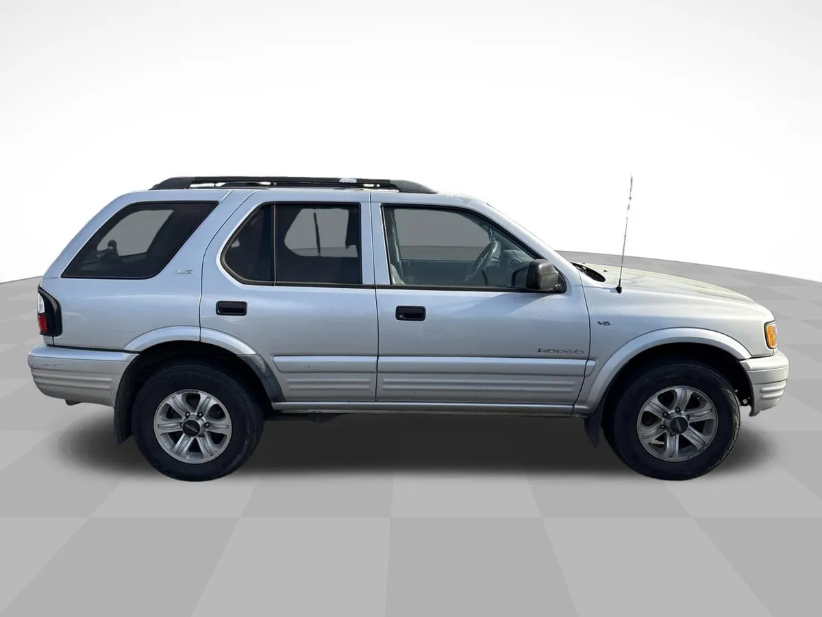 2001 Isuzu Rodeo S thumbnail 4