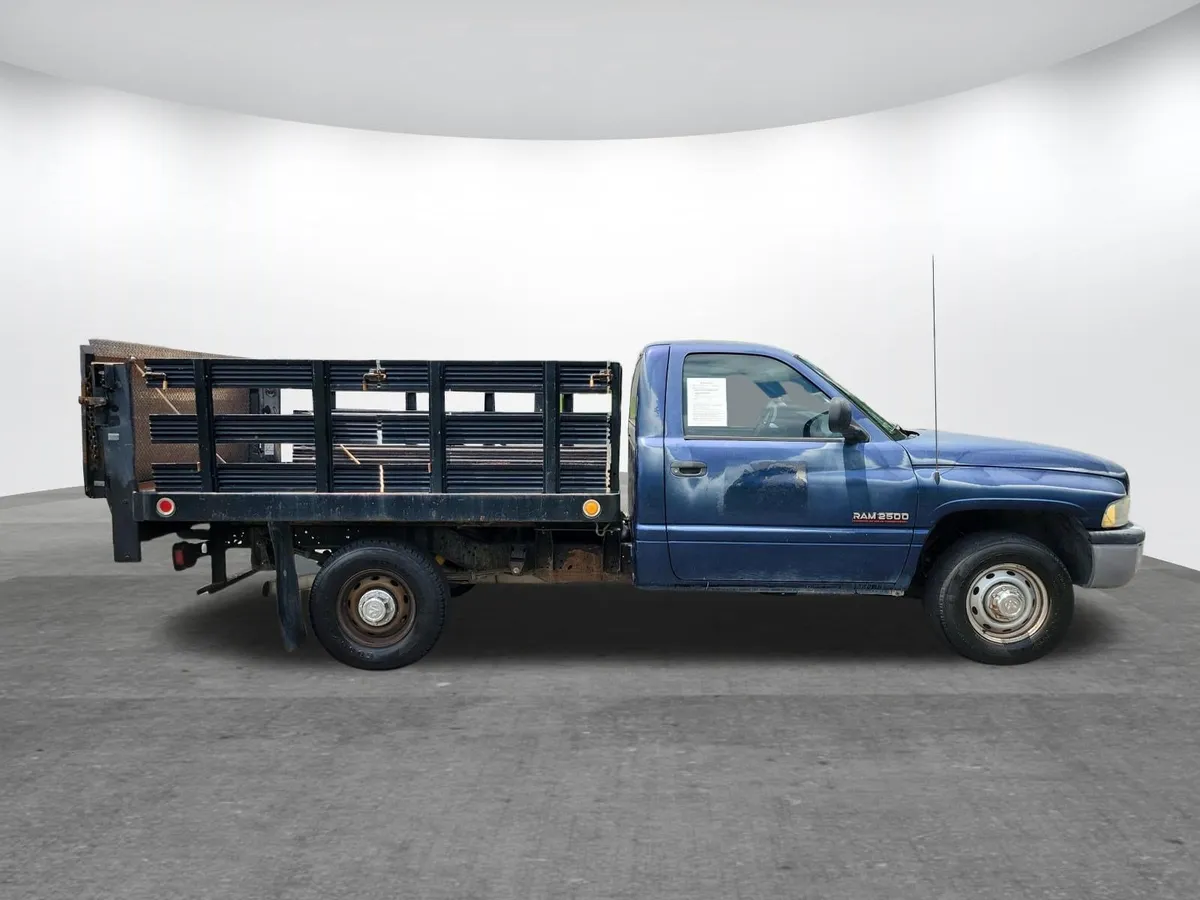 2002 Dodge Ram 2500 Chassis thumbnail 2
