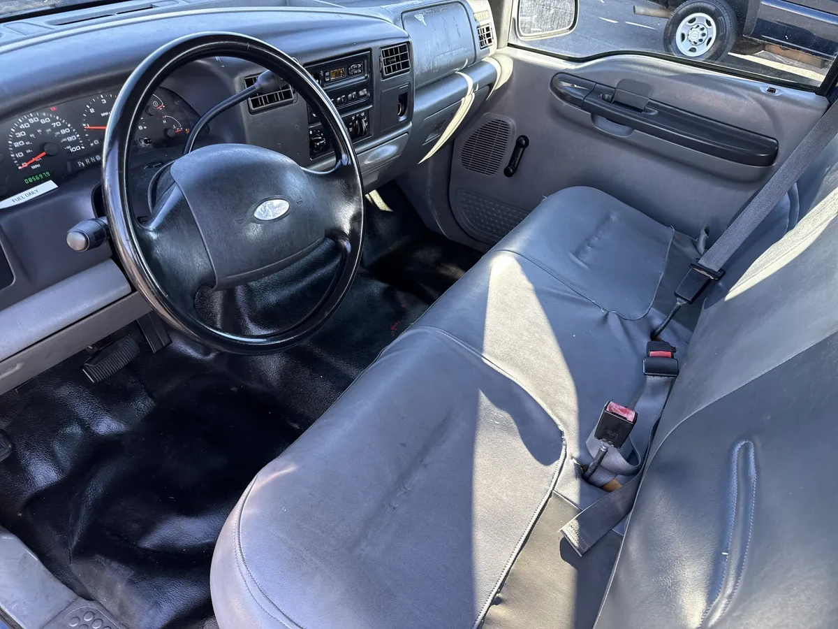 2002 Ford Super Duty F-350 SRW XL thumbnail 10