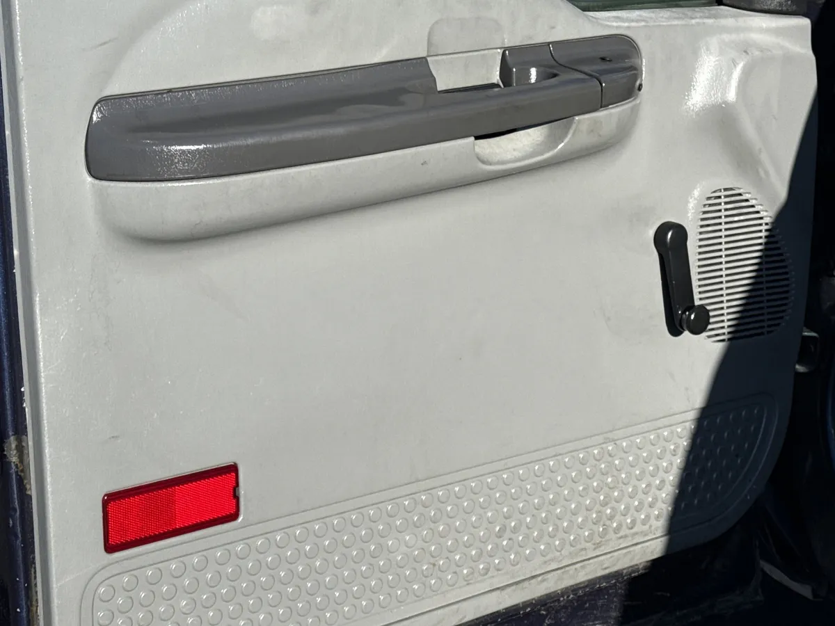 2002 Ford Super Duty F-350 SRW XL thumbnail 13