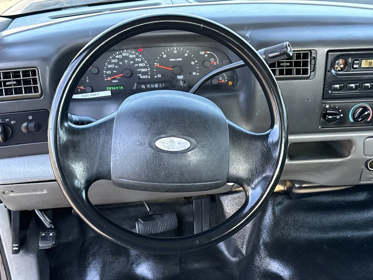 2002 Ford Super Duty F-350 SRW XL thumbnail 16
