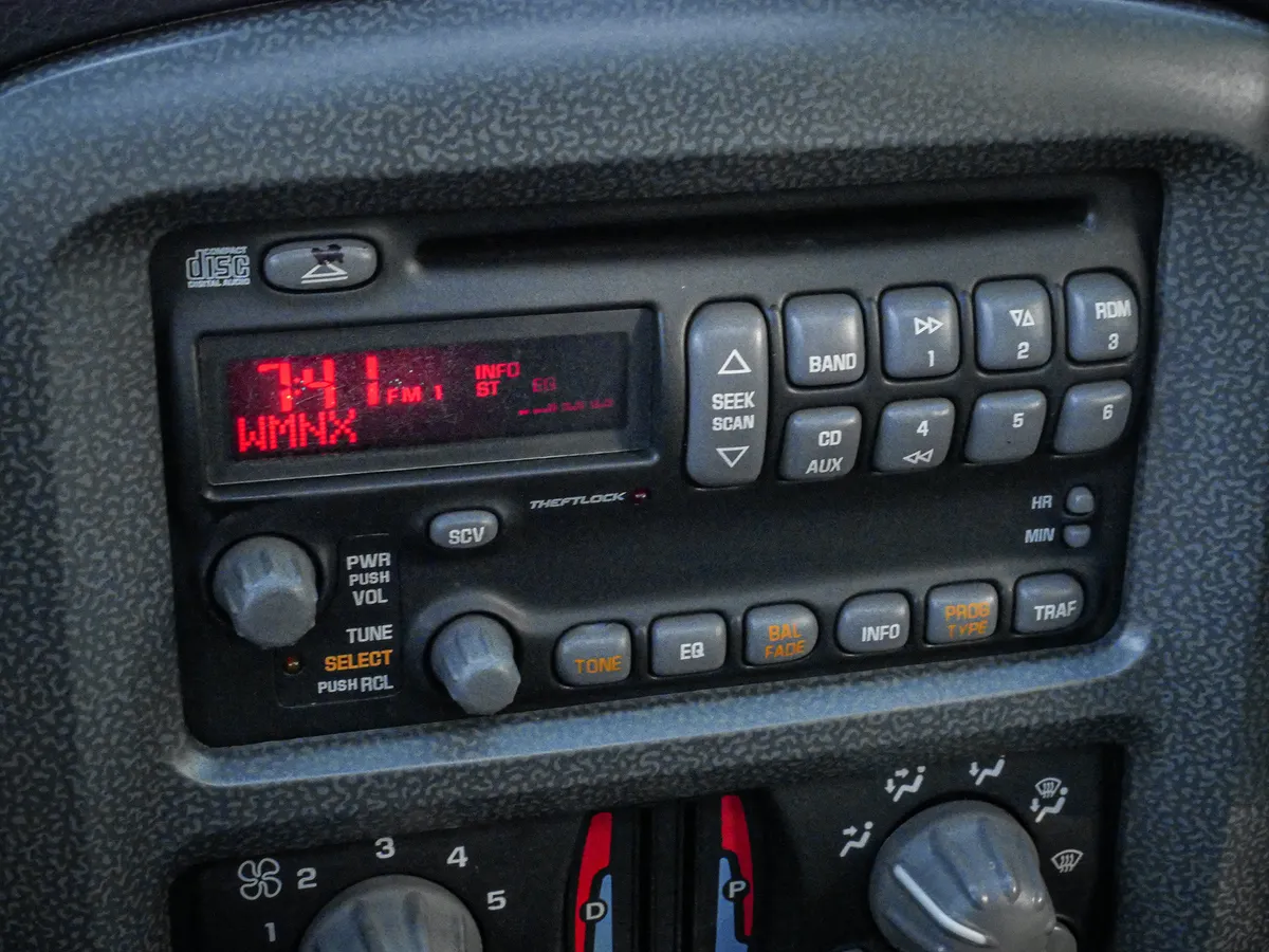 2002 Pontiac Aztek thumbnail 22