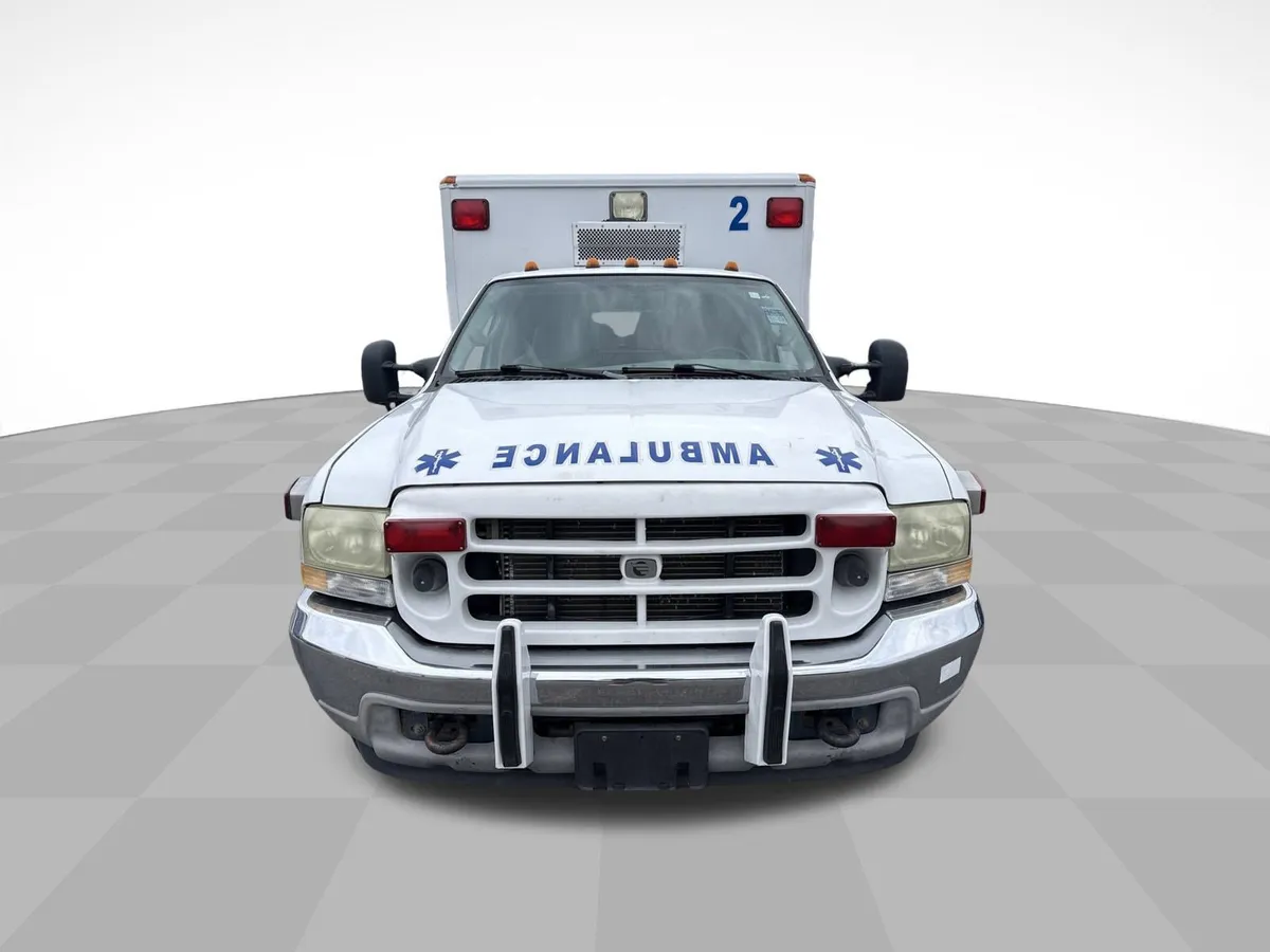 2003 Ford Super Duty F-350 DRW XL thumbnail 2