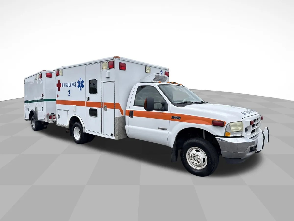 2003 Ford Super Duty F-350 DRW XL thumbnail 3