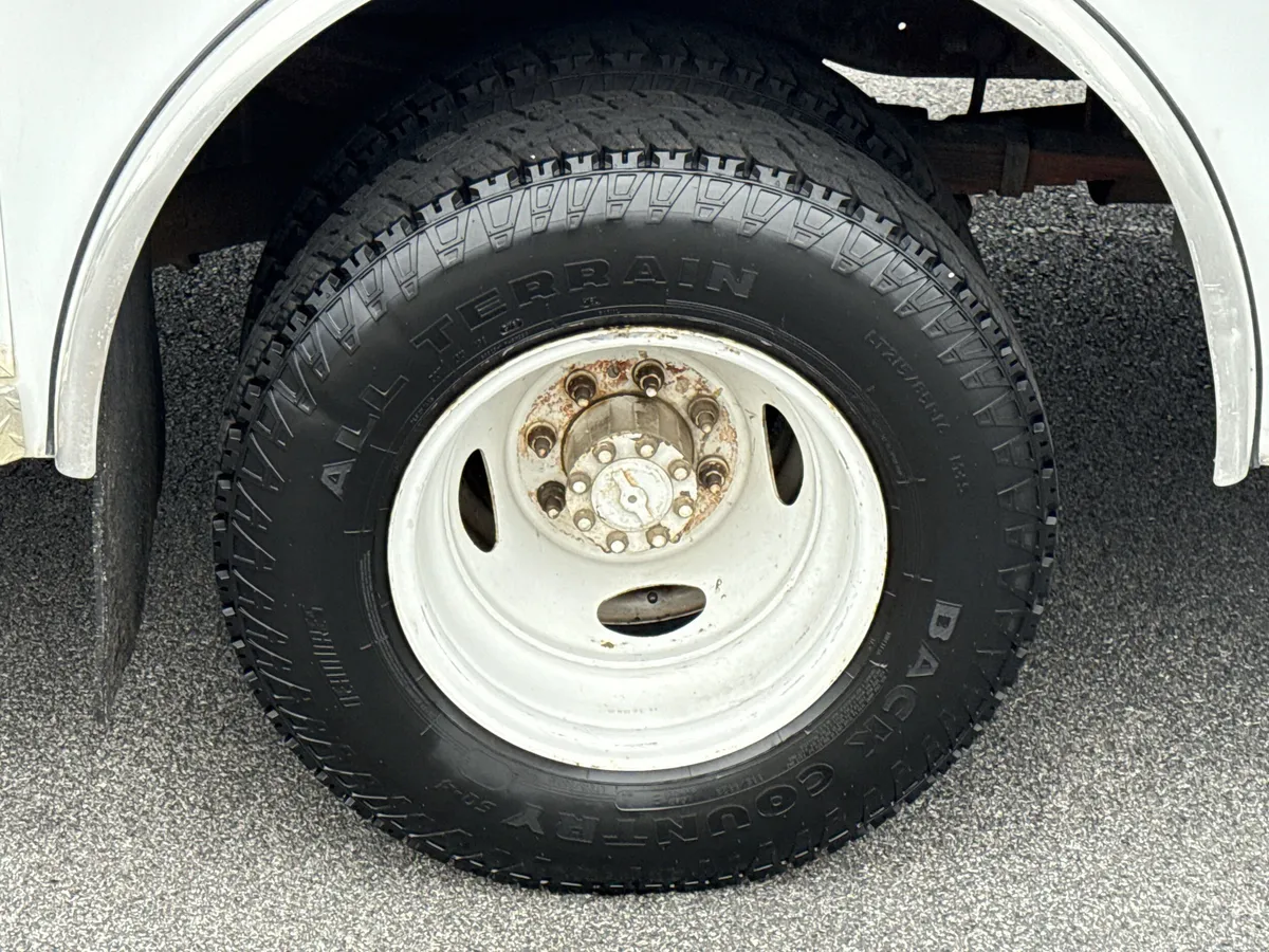 2003 Ford Super Duty F-350 DRW XL thumbnail 6