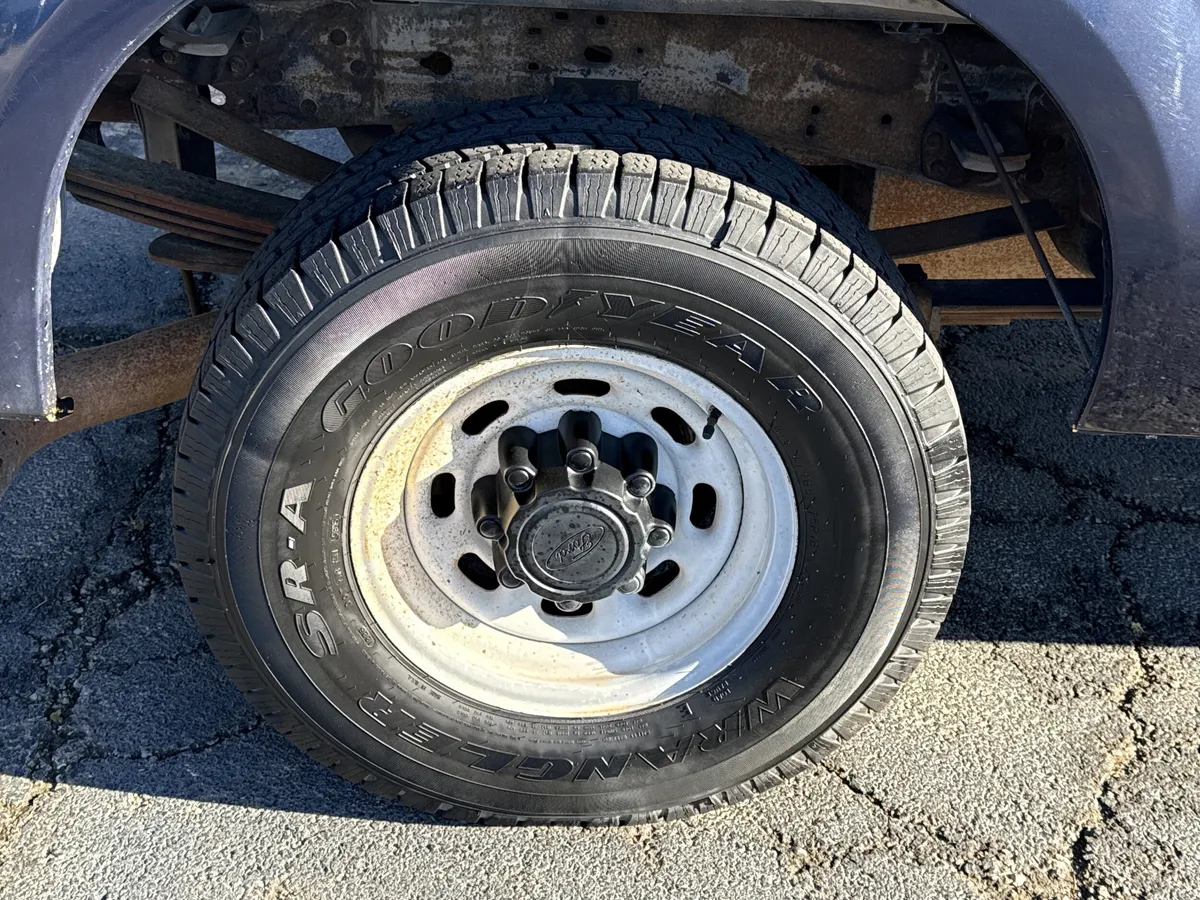 2003 Ford Super Duty F-350 SRW XL thumbnail 6