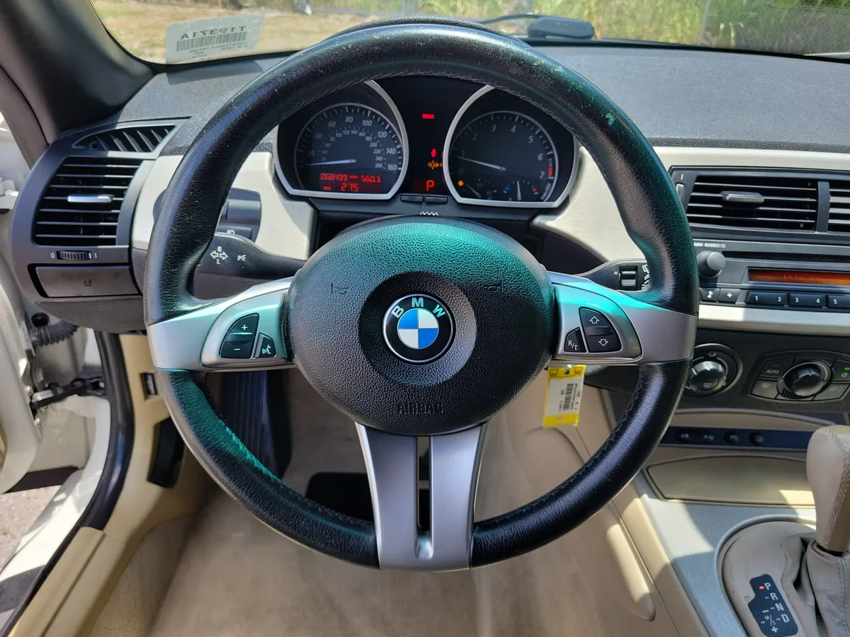2005 BMW Z4 2.5i thumbnail 17
