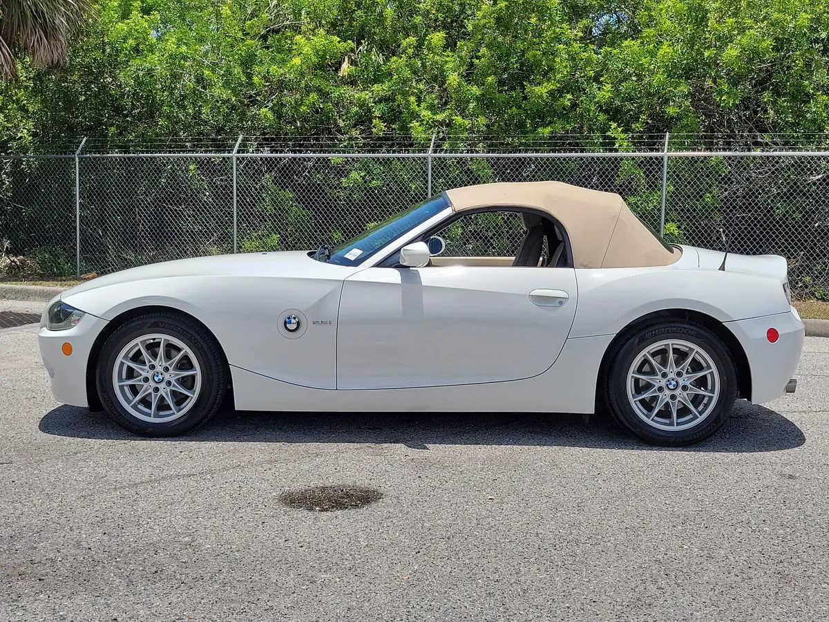 2005 BMW Z4 2.5i thumbnail 6
