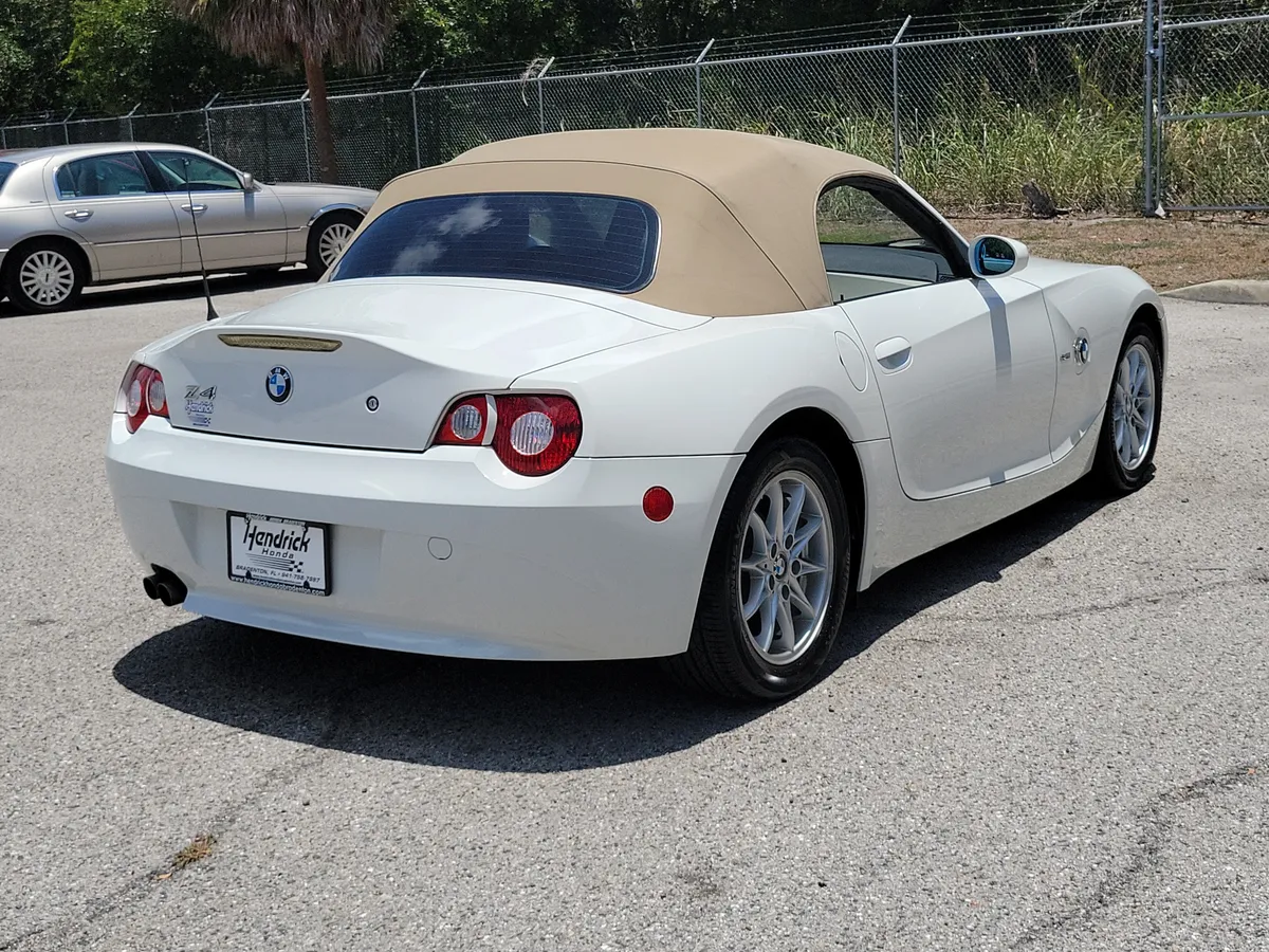 2005 BMW Z4 2.5i thumbnail 9