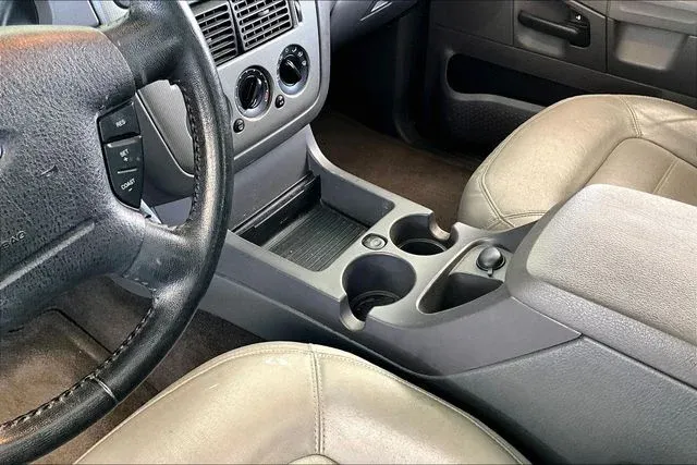 2005 Ford Explorer XLT thumbnail 14
