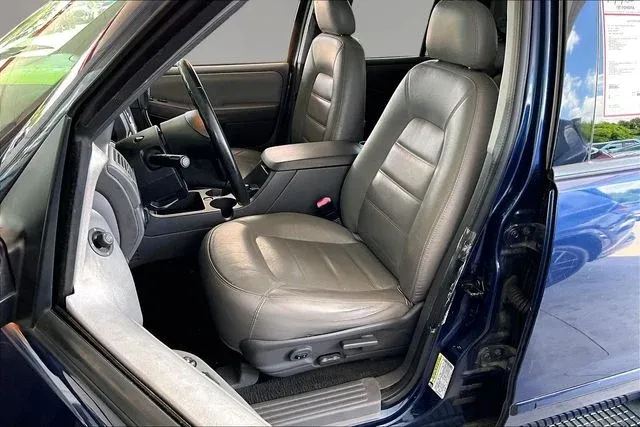 2005 Ford Explorer XLT thumbnail 17