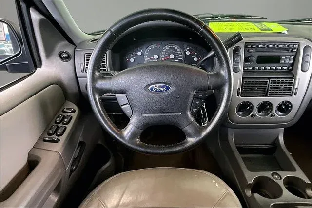 2005 Ford Explorer XLT thumbnail 8