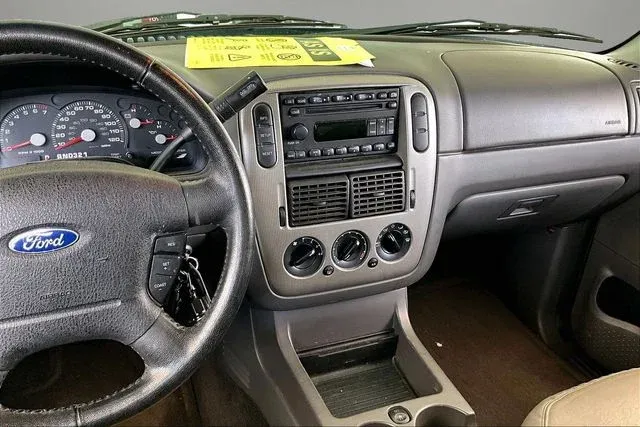 2005 Ford Explorer XLT thumbnail 9