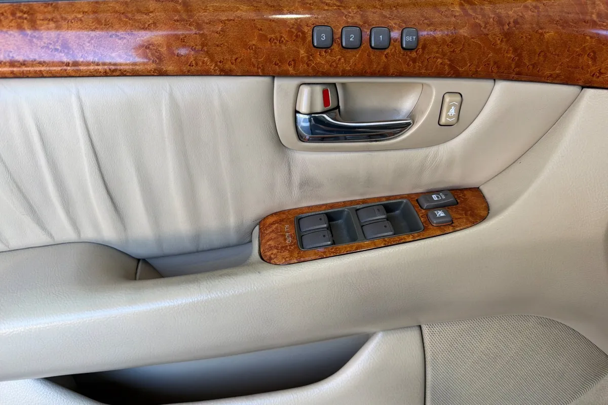 2005 Lexus LS 430 thumbnail 11