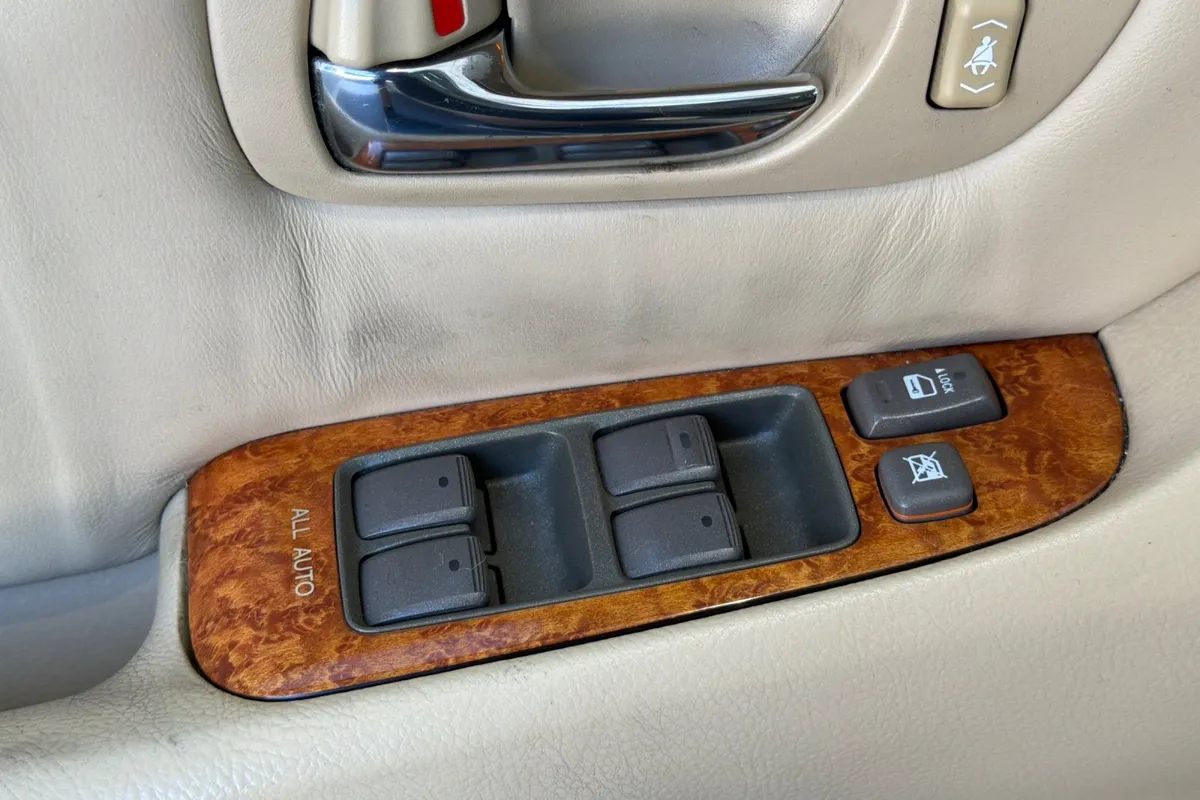 2005 Lexus LS 430 thumbnail 12