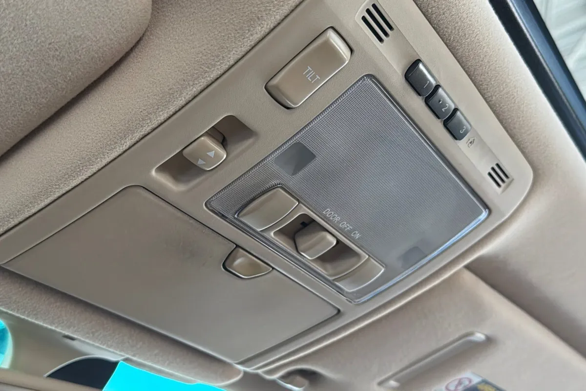 2005 Lexus LS 430 thumbnail 21