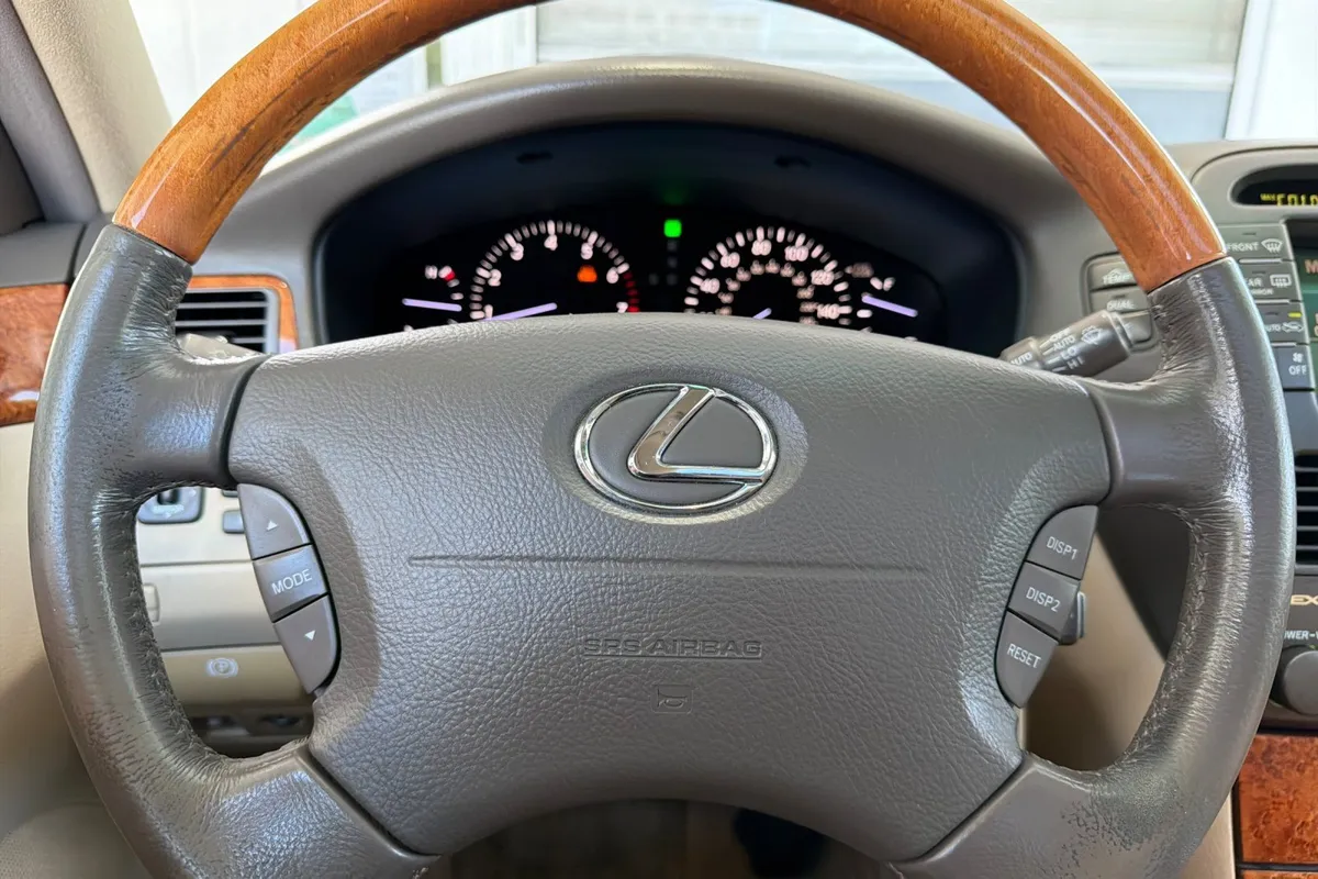 2005 Lexus LS 430 thumbnail 26