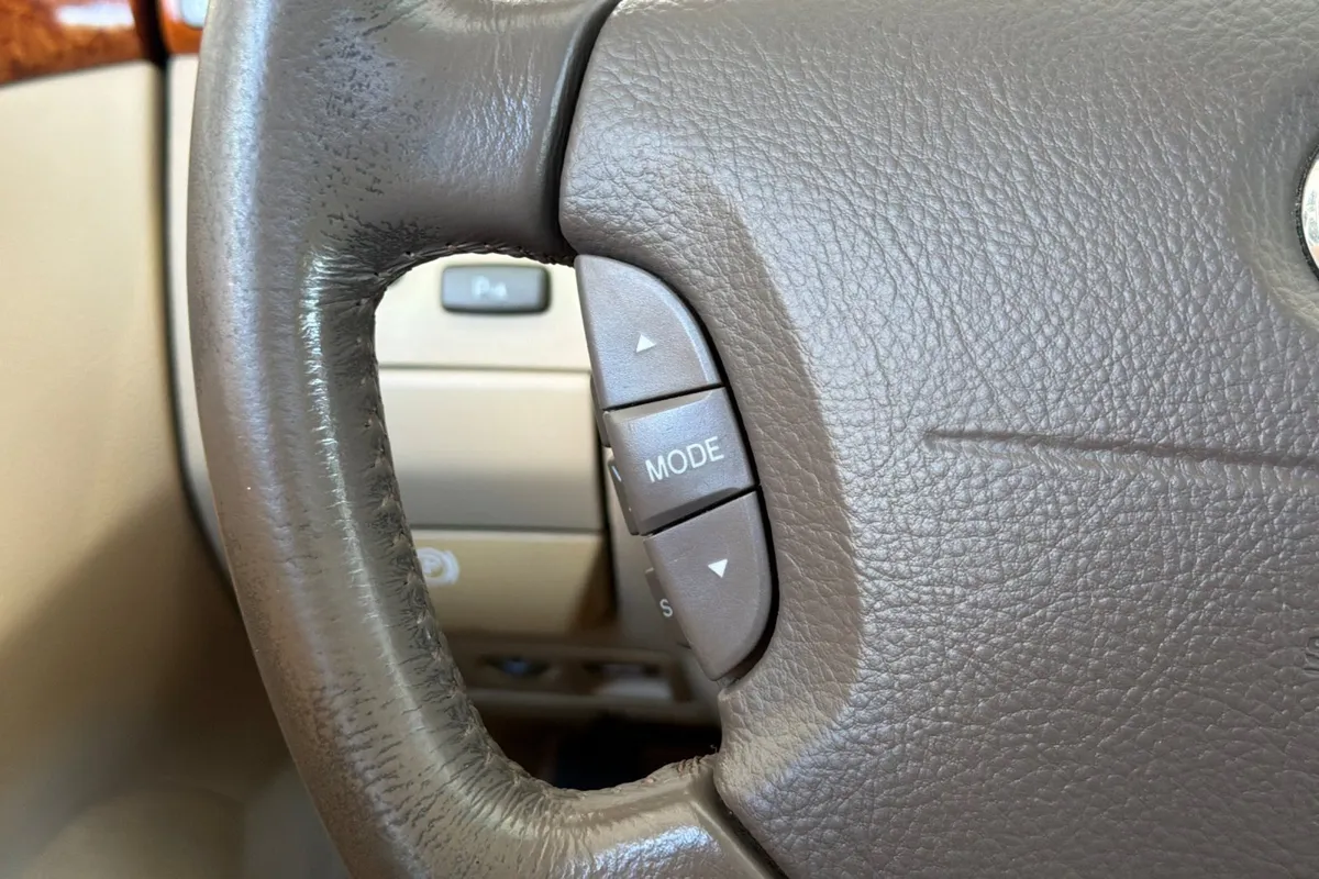 2005 Lexus LS 430 thumbnail 27