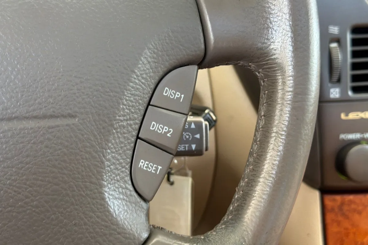 2005 Lexus LS 430 thumbnail 28