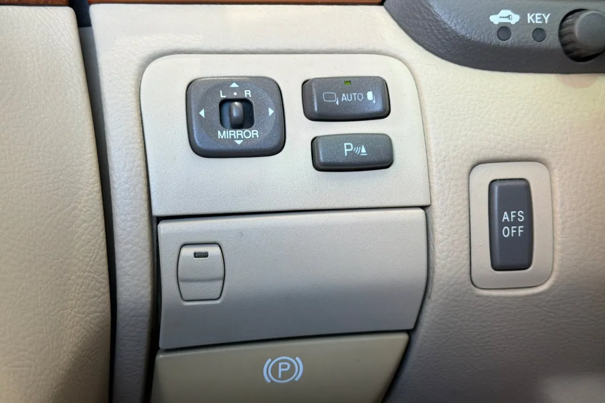 2005 Lexus LS 430 thumbnail 33