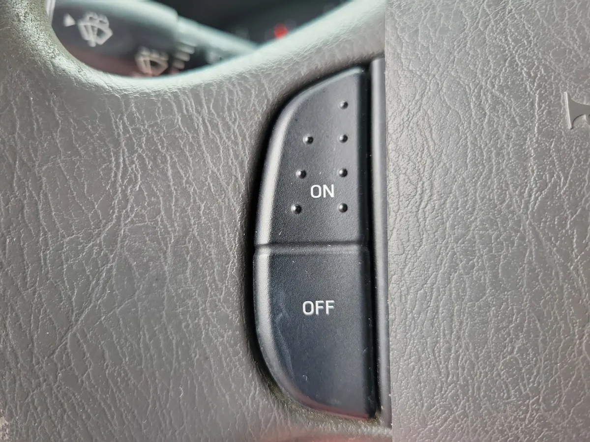 2006 Ford E-350 Super Duty thumbnail 10