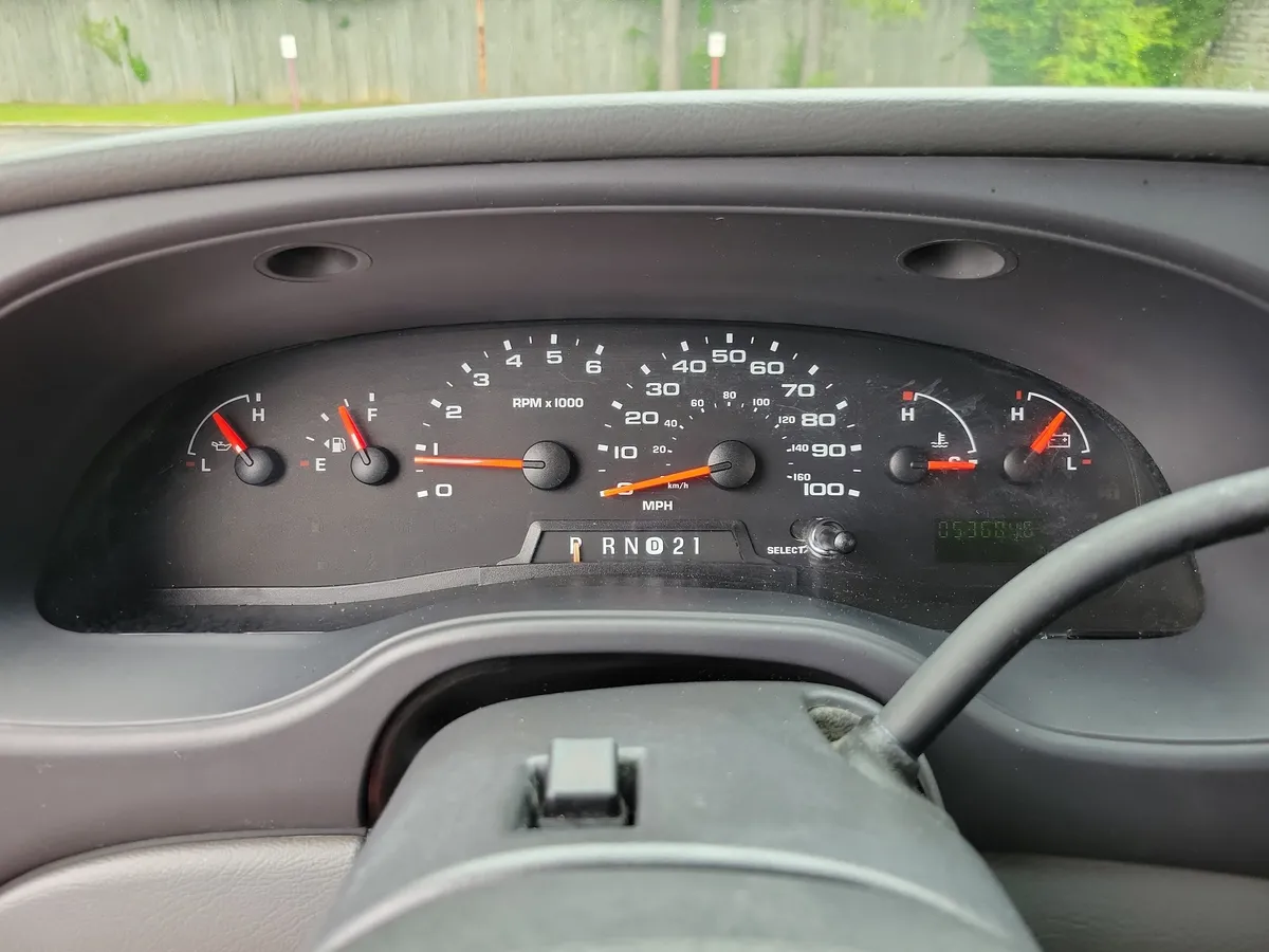 2006 Ford E-350 Super Duty thumbnail 12