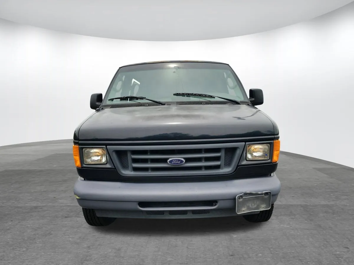2006 Ford E-350 Super Duty thumbnail 13