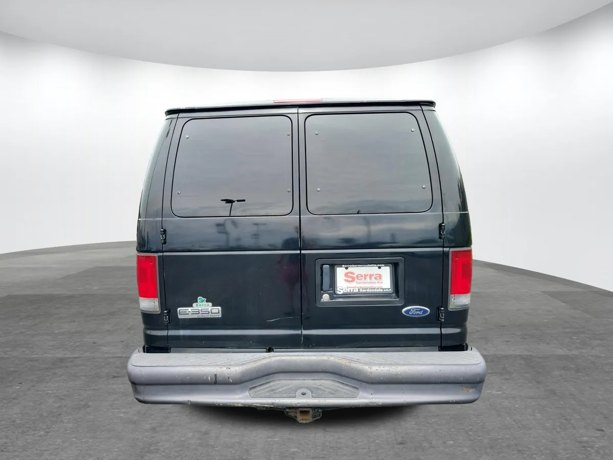 2006 Ford E-350 Super Duty thumbnail 16