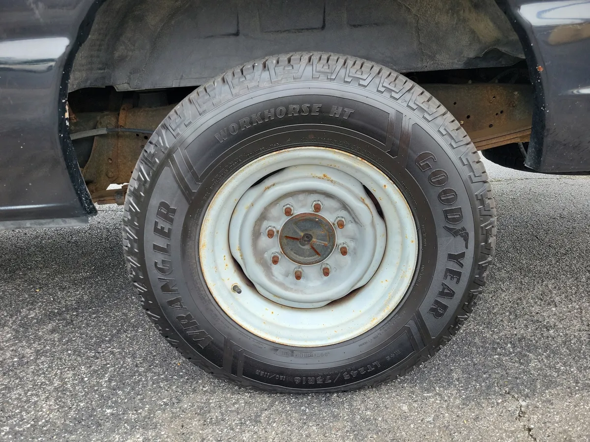 2006 Ford E-350 Super Duty thumbnail 17