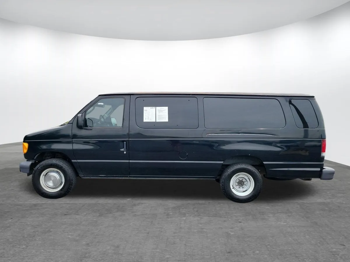 2006 Ford E-350 Super Duty thumbnail 2