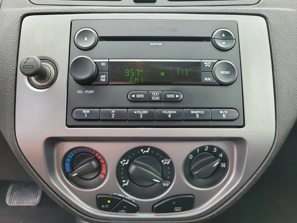 2007 Ford Focus thumbnail 11