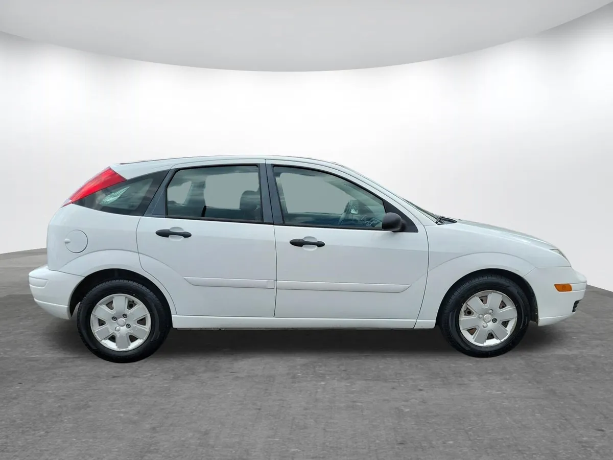 2007 Ford Focus thumbnail 18