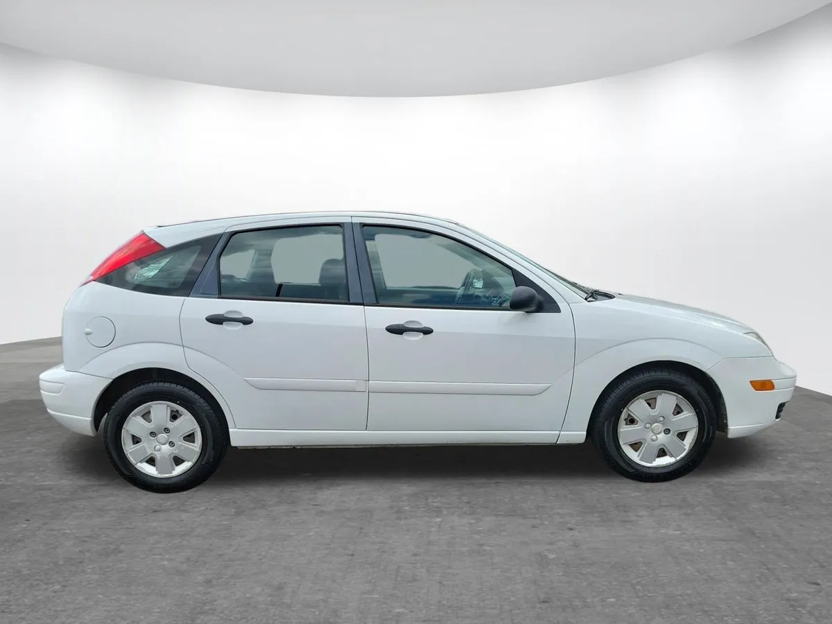 2007 Ford Focus thumbnail 2