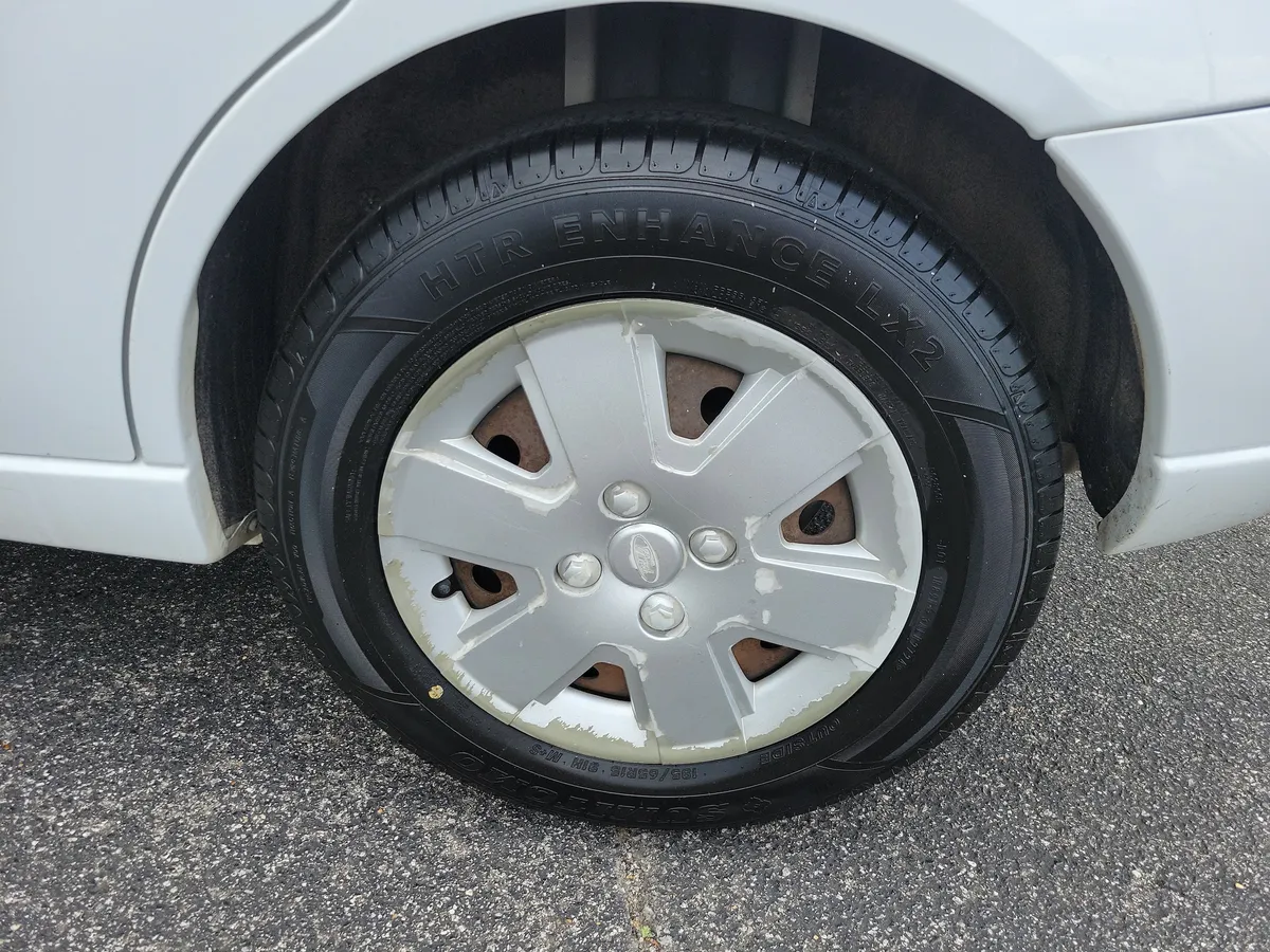 2007 Ford Focus thumbnail 22