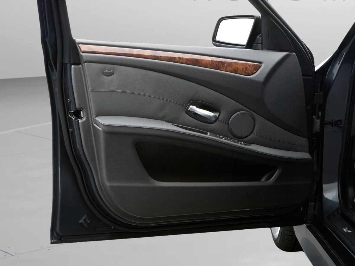 2008 BMW 550i thumbnail 14