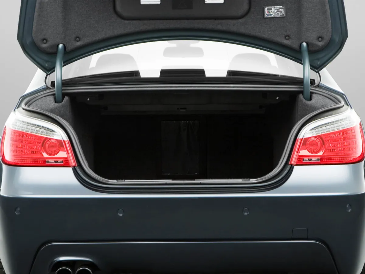 2008 BMW 550i thumbnail 16