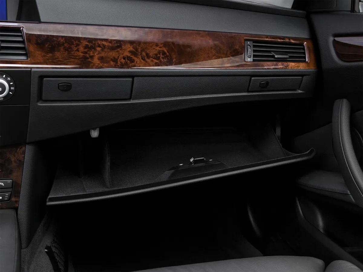 2008 BMW 550i thumbnail 42
