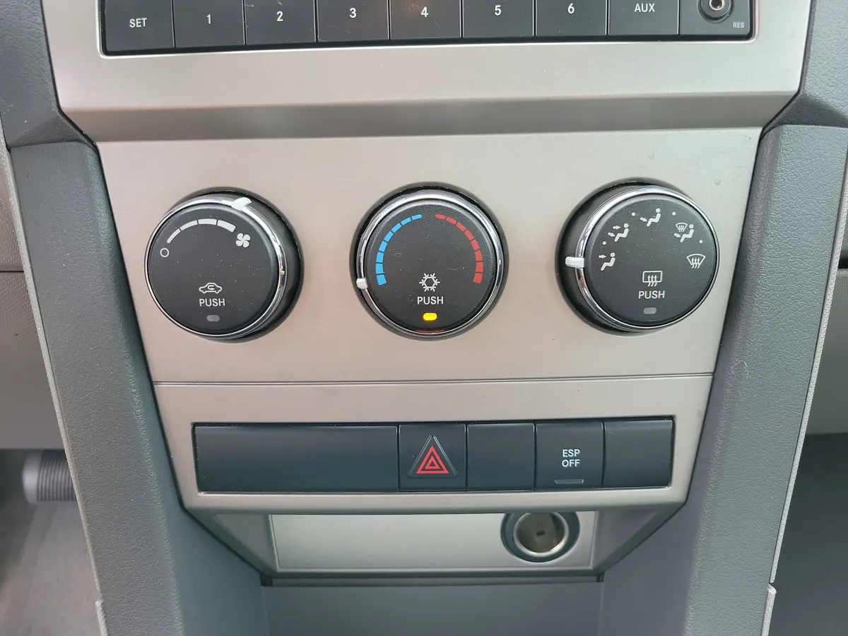 2008 Dodge Avenger SE thumbnail 11