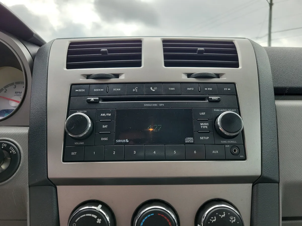 2008 Dodge Avenger SE thumbnail 12