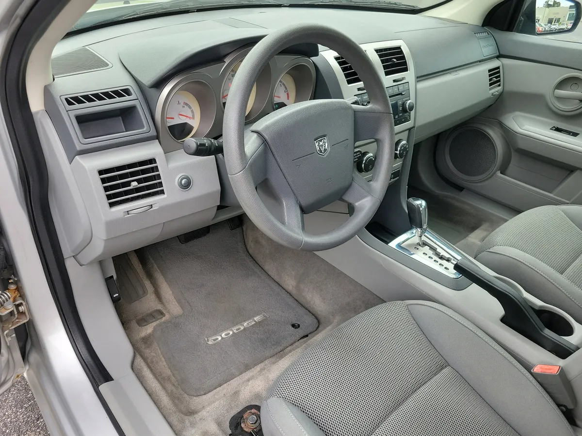 2008 Dodge Avenger SE thumbnail 3