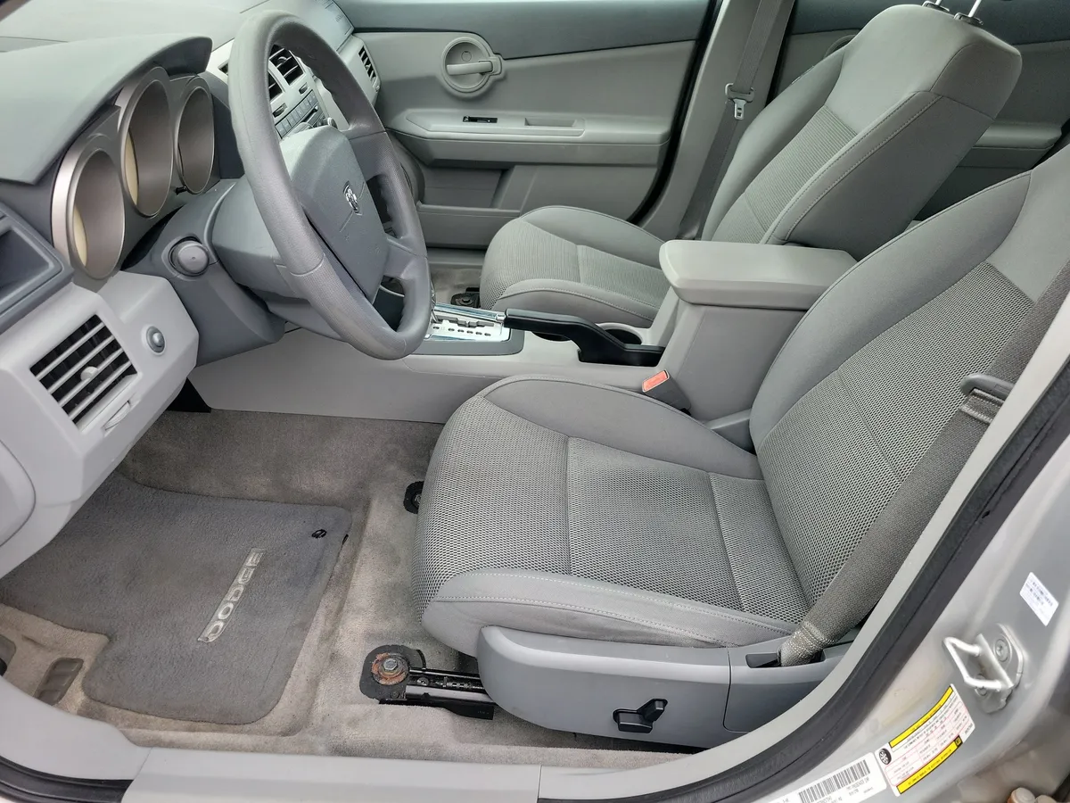 2008 Dodge Avenger SE thumbnail 4