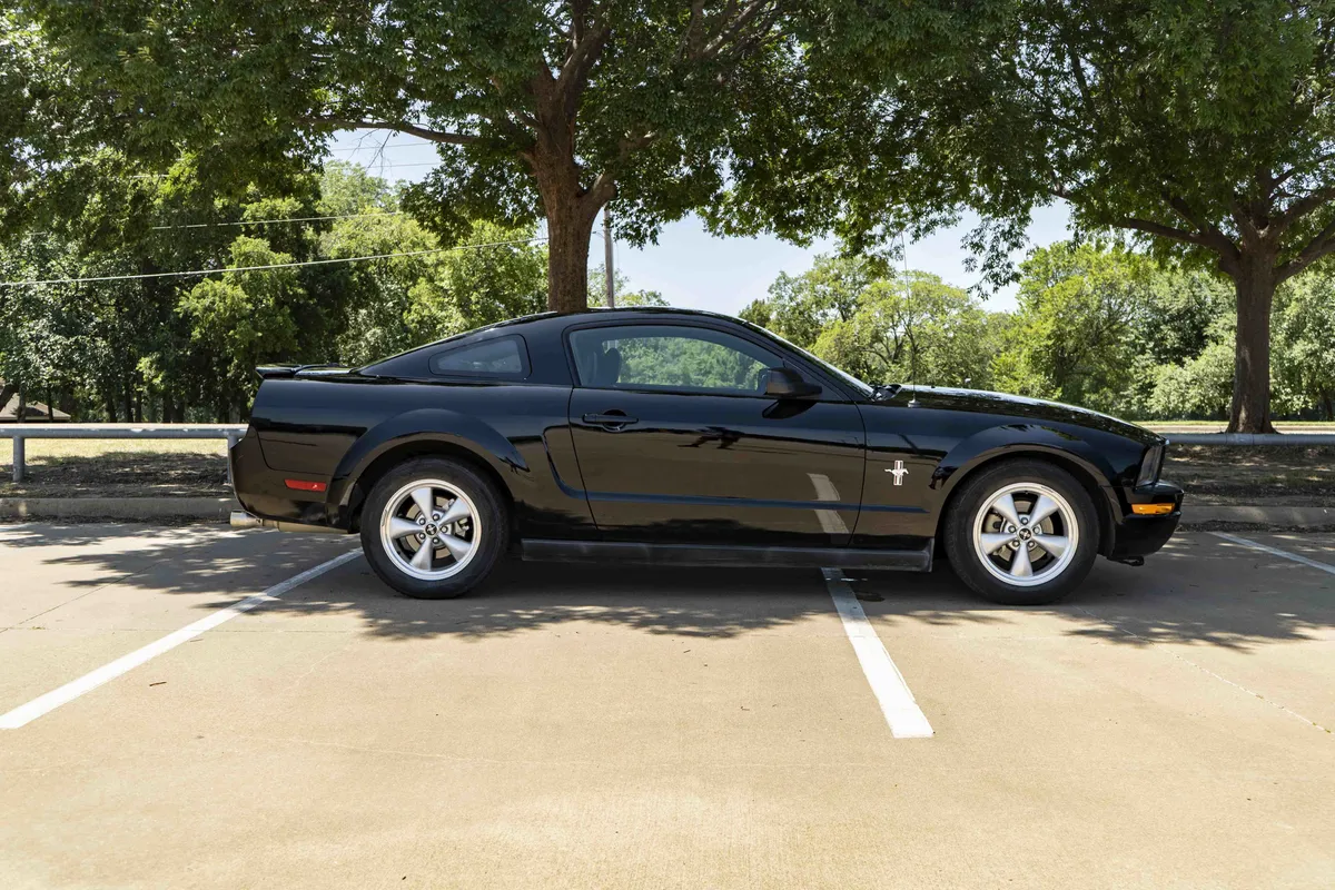 2008 Ford Mustang Deluxe thumbnail 9