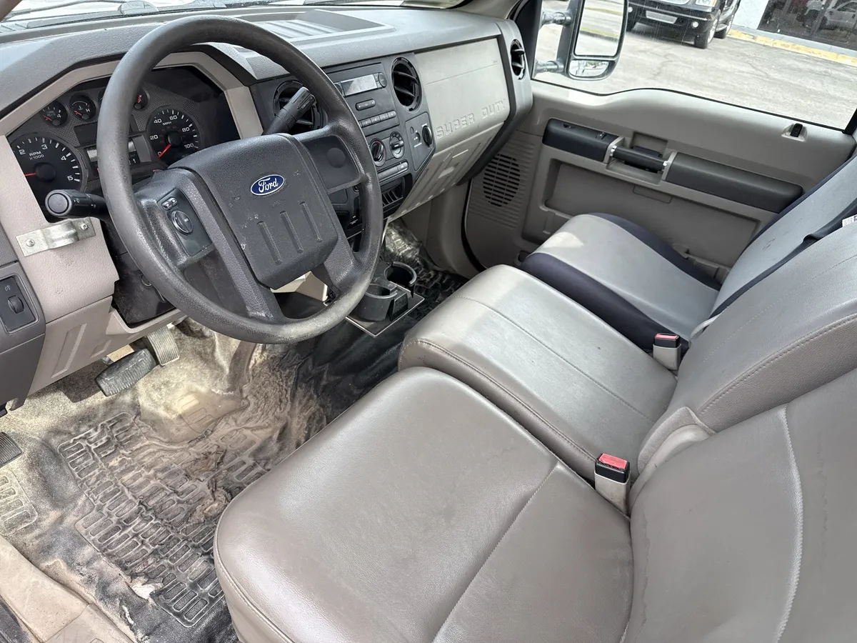 2008 Ford Super Duty F-350 SRW XL thumbnail 11