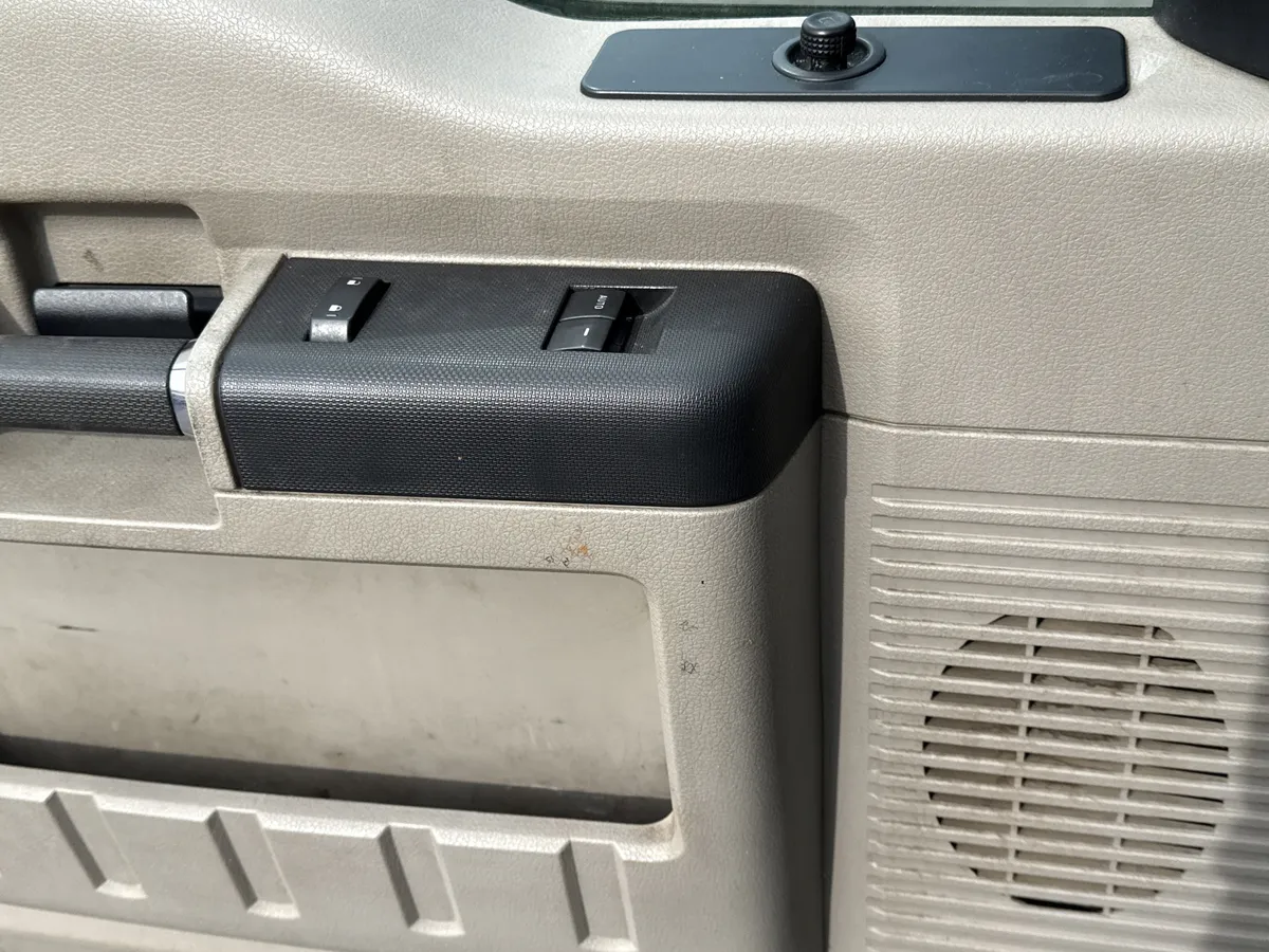 2008 Ford Super Duty F-350 SRW XL thumbnail 14