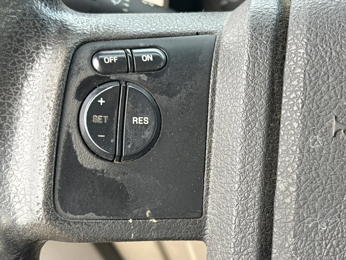 2008 Ford Super Duty F-350 SRW XL thumbnail 17